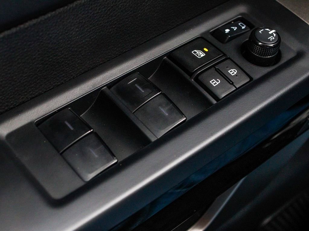Used 2025 Toyota Tundra Limited AWD/4WD image 10