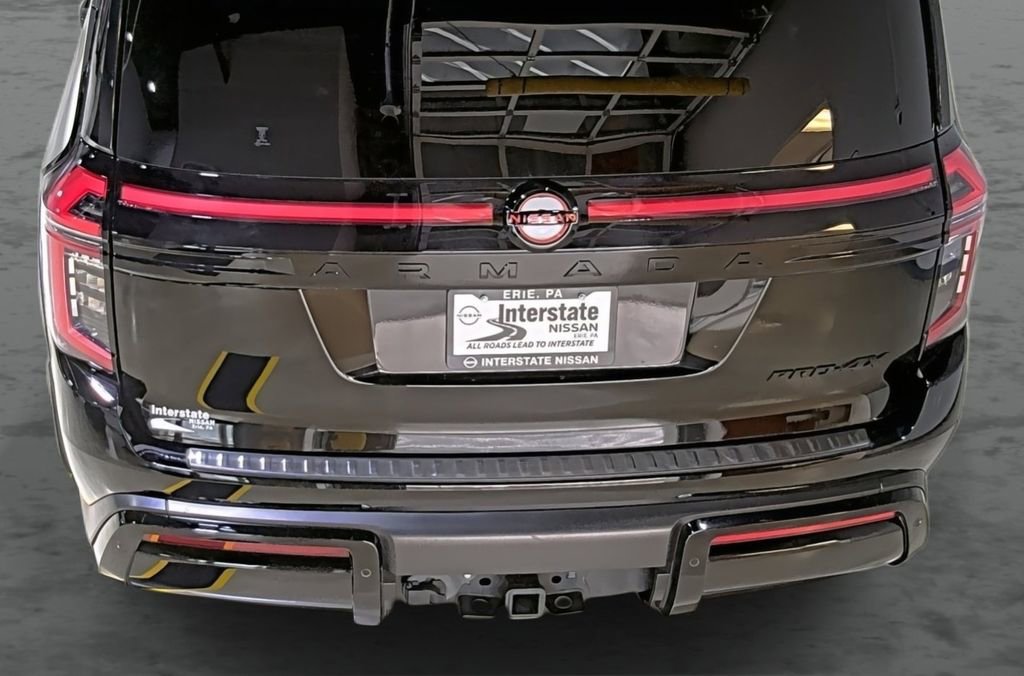 Used 2025 Nissan Armada PRO-4X image 11