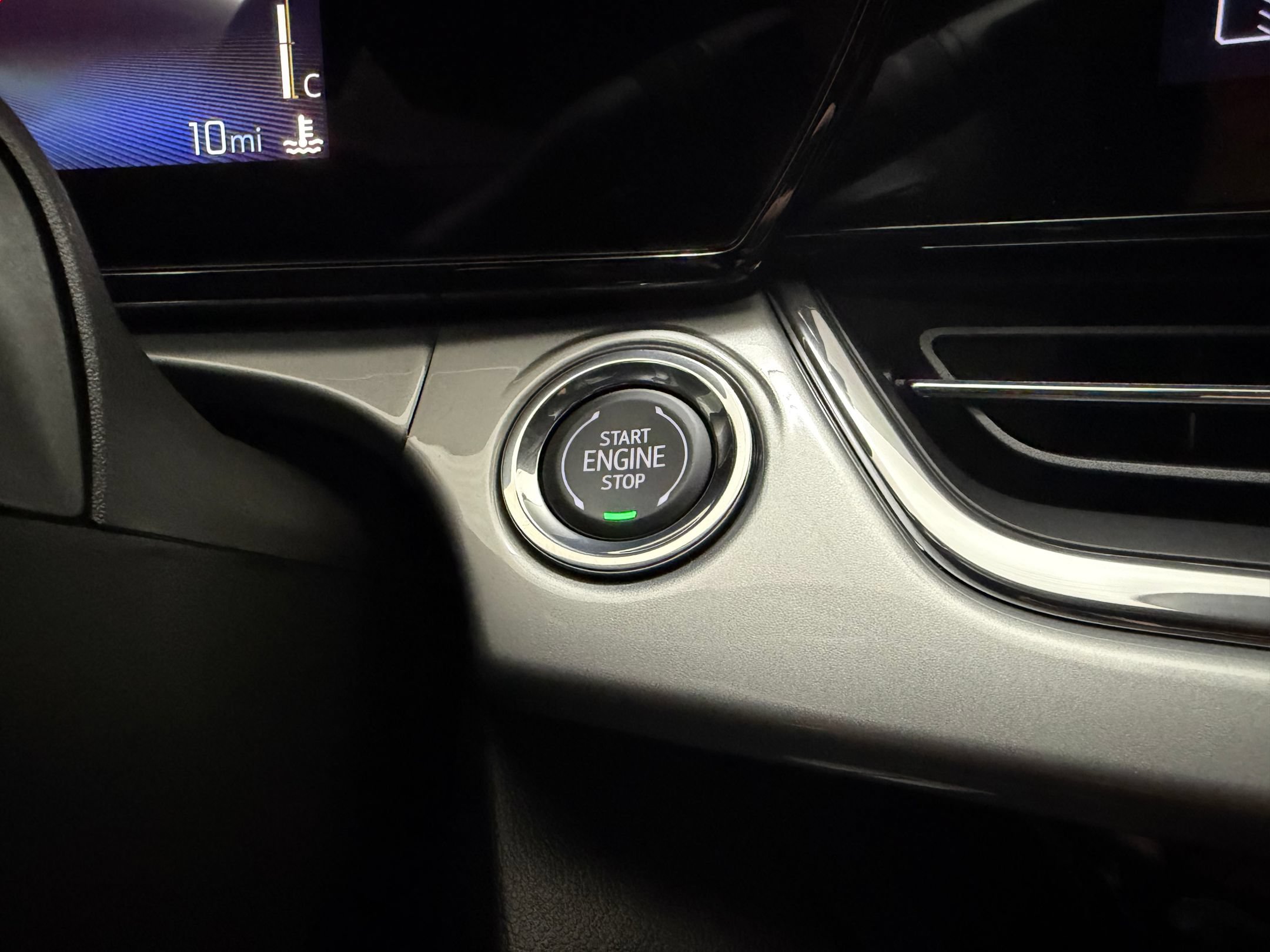 New 2026 Chevrolet Trax LT w/ Midnight Edition FWD image 15