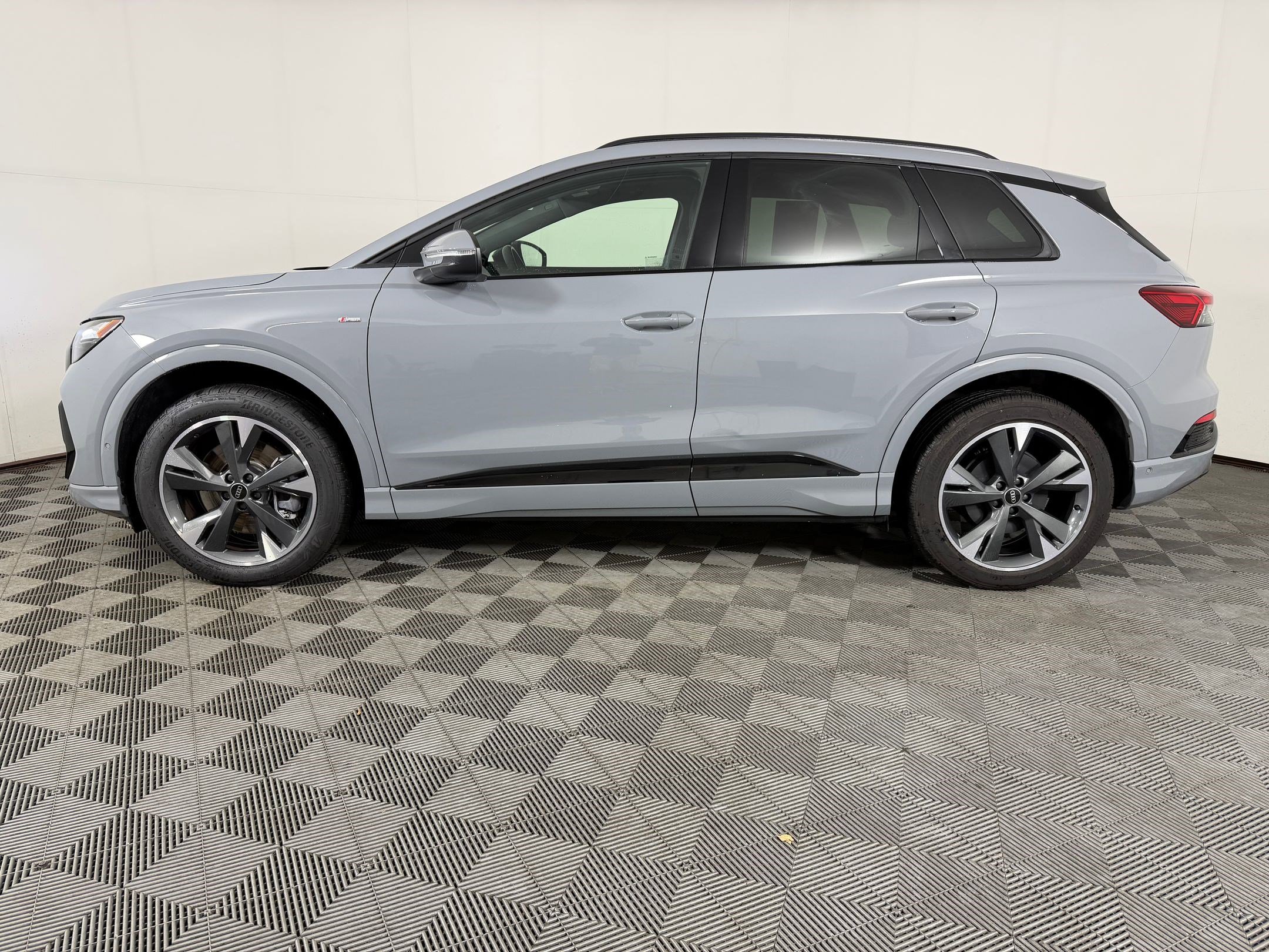 Certified 2023 Audi Q4 e-tron Premium Plus w/ Premium Plus AWD/4WD image 2