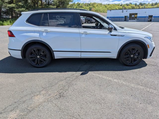 Used 2022 Volkswagen Tiguan SE R-Line AWD/4WD image 4