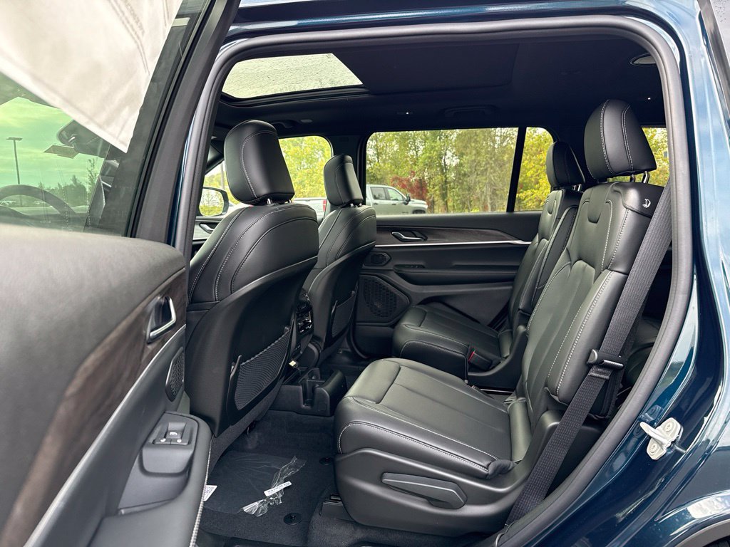 New 2027 Jeep Grand Cherokee L Limited AWD/4WD image 25