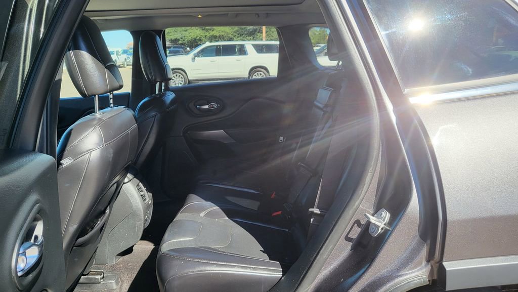 Used 2019 Jeep Cherokee Limited image 24