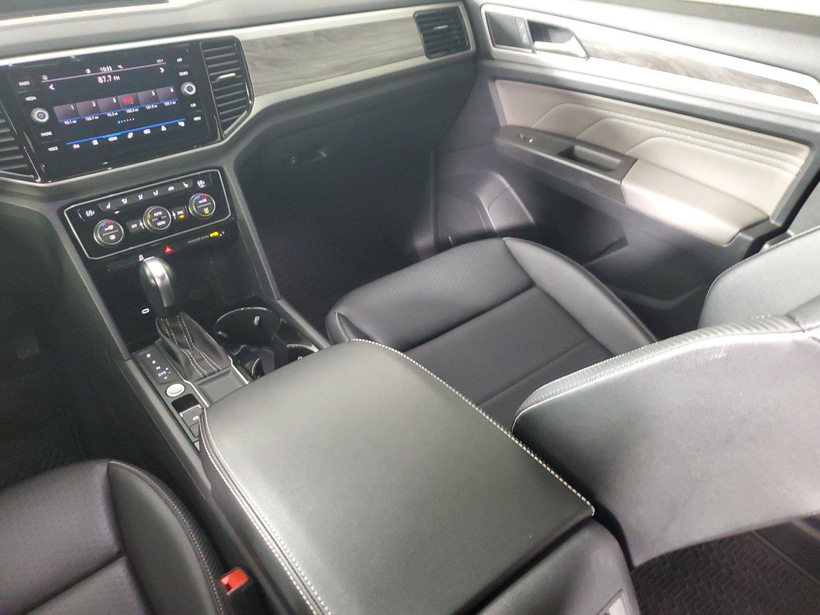 Used 2023 Volkswagen Atlas Cross Sport SE w/ Panoramic Sunroof Package FWD image 16