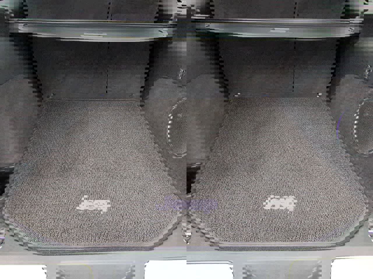 Used 2018 Jeep Grand Cherokee Summit image 36