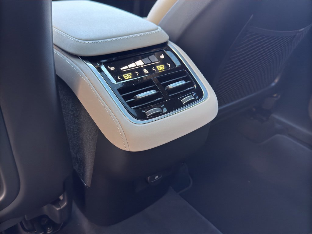 New 2026 Volvo XC90 B6 Plus w/ Protection Package Premier image 32