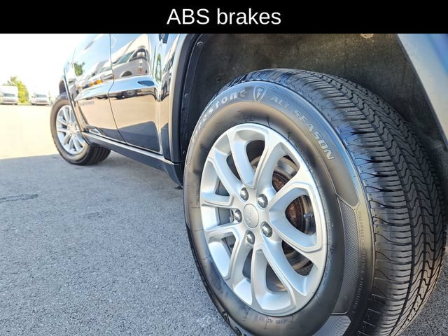 Used 2021 Jeep Grand Cherokee Laredo AWD/4WD image 17