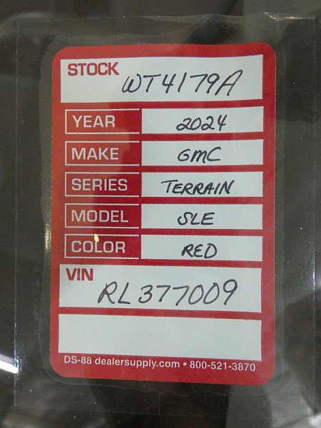 Used 2024 GMC Terrain SLE image 27