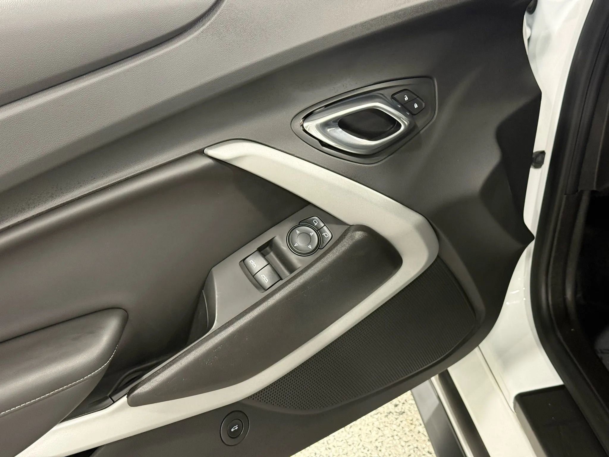 Used 2018 Chevrolet Camaro SS image 12