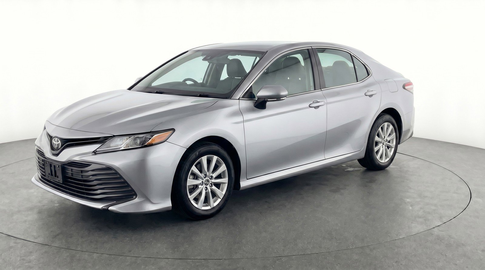 Used 2025 Toyota Camry LE image 3