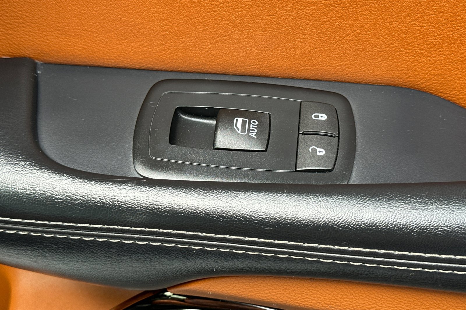 Used 2015 Dodge Challenger SRT Hellcat image 21