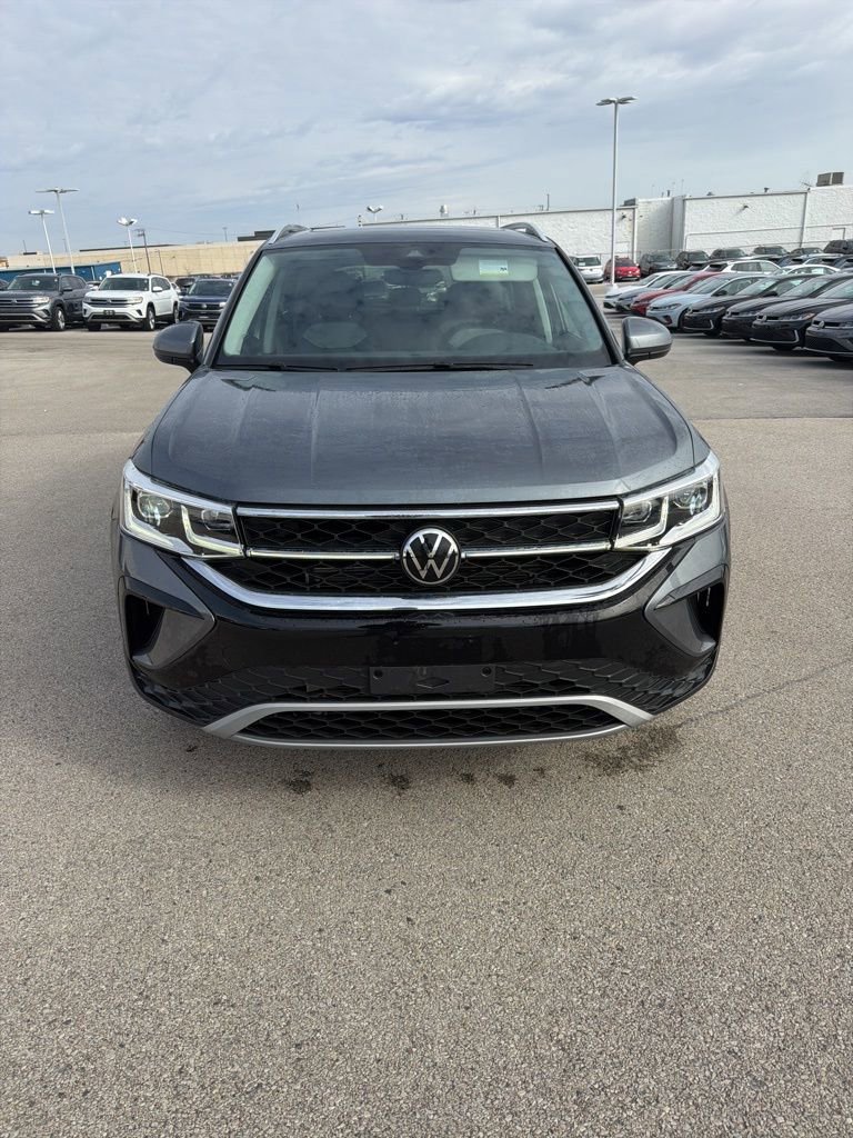 Certified 2023 Volkswagen Taos SEL image 2