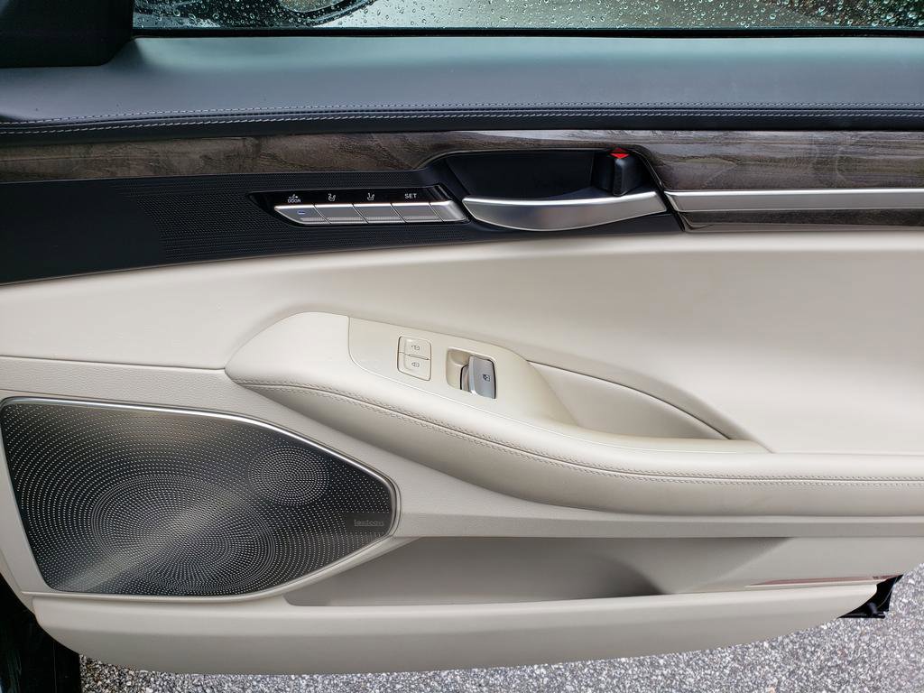 Used 2017 Genesis G90 3.3T Premium image 17