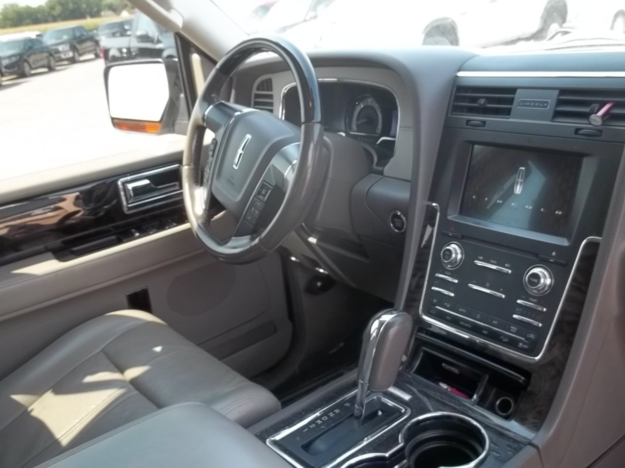 Used 2017 Lincoln Navigator Select AWD/4WD image 5