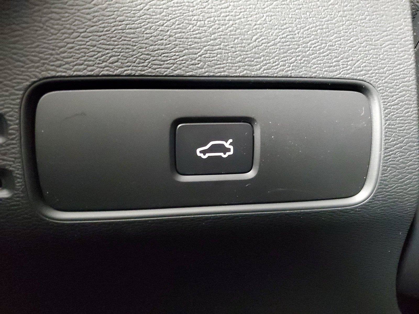 Certified 2026 Volvo XC40 B5 Core AWD/4WD image 35