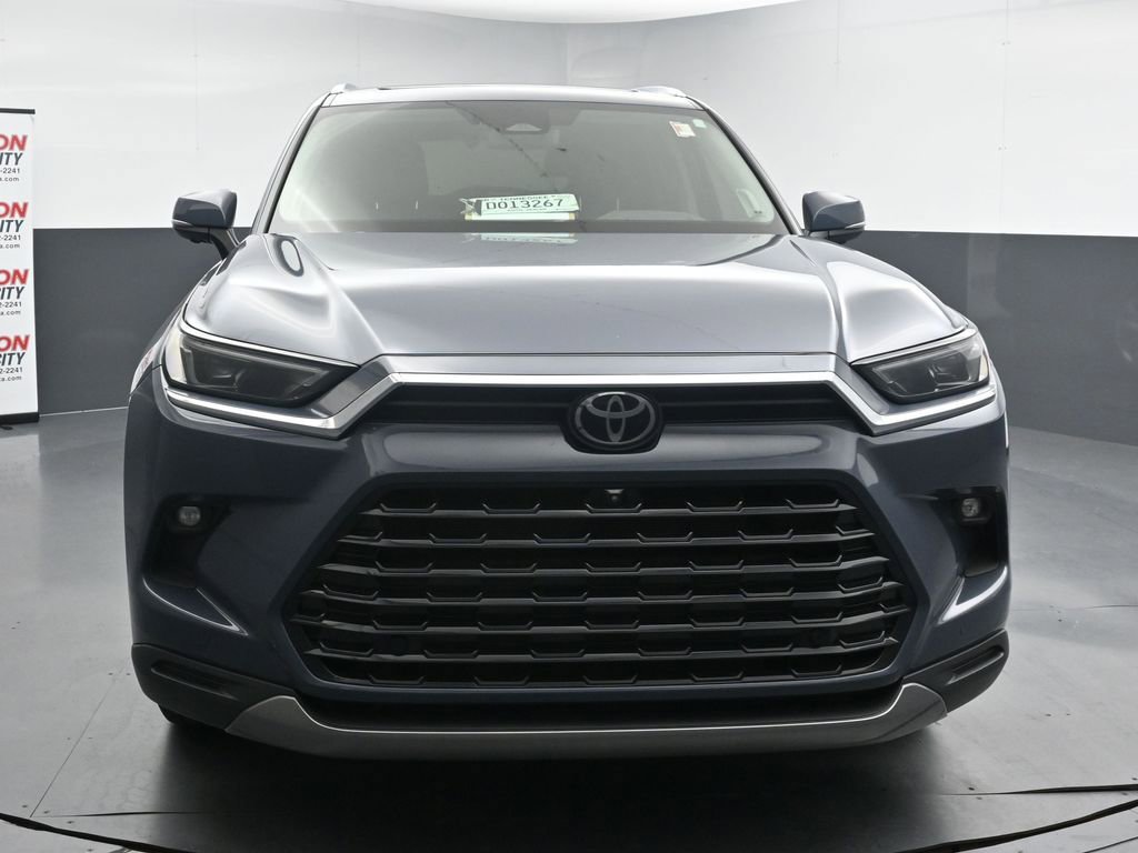Used 2025 Toyota Grand Highlander AWD image 3