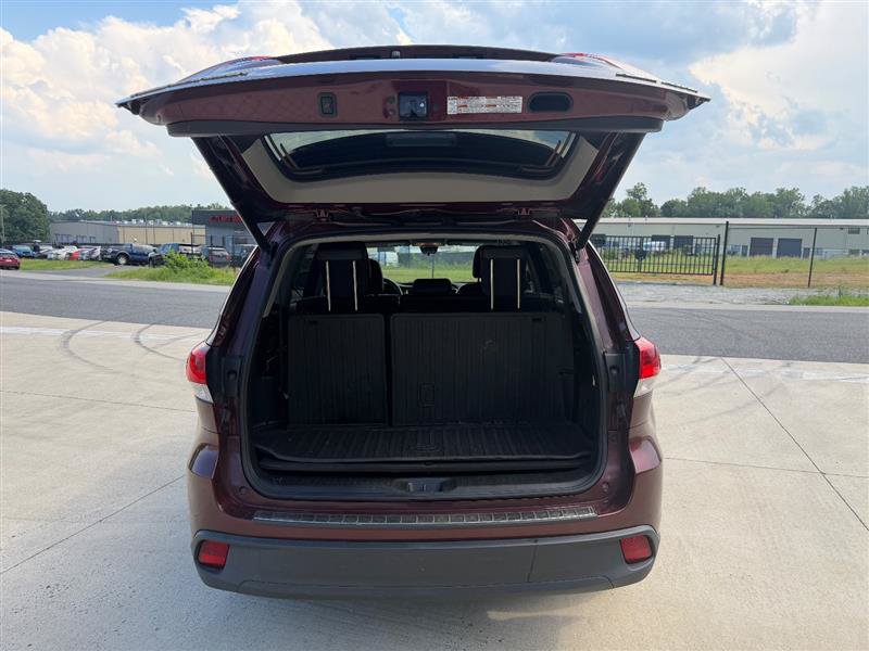 Used 2017 Toyota Highlander XLE w/ Protection Package #3 AWD/4WD image 18