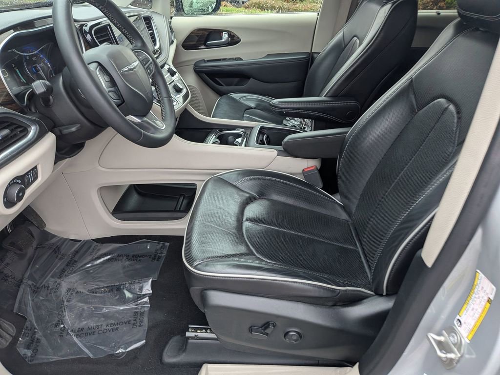 Used 2024 Chrysler Pacifica Limited image 21