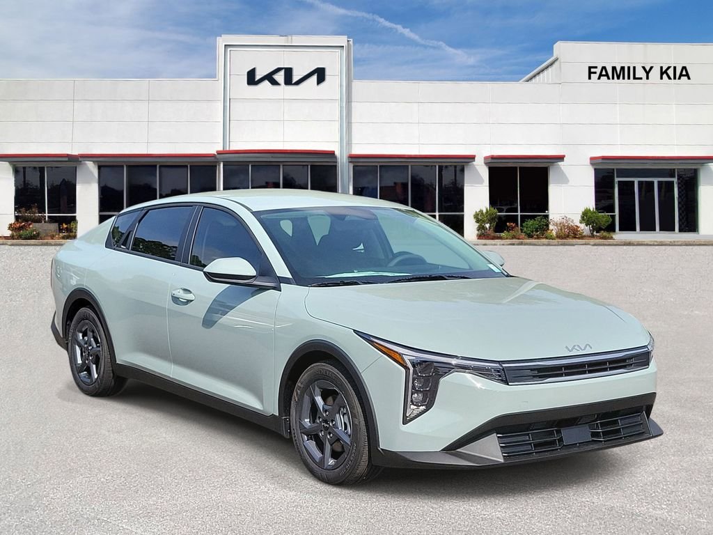 New 2026 Kia K4 LXS