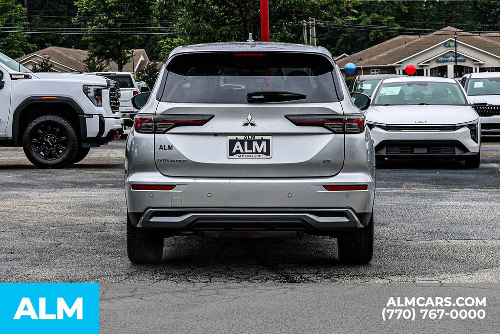 Used 2025 Mitsubishi Outlander SE FWD image 12