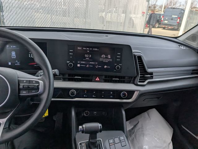 Used 2024 Kia Sportage LX image 3