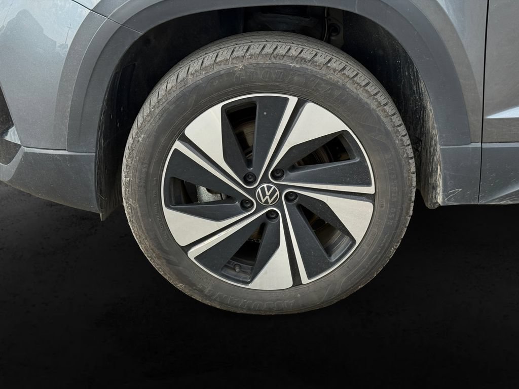 Used 2025 Volkswagen Taos SE AWD/4WD image 12