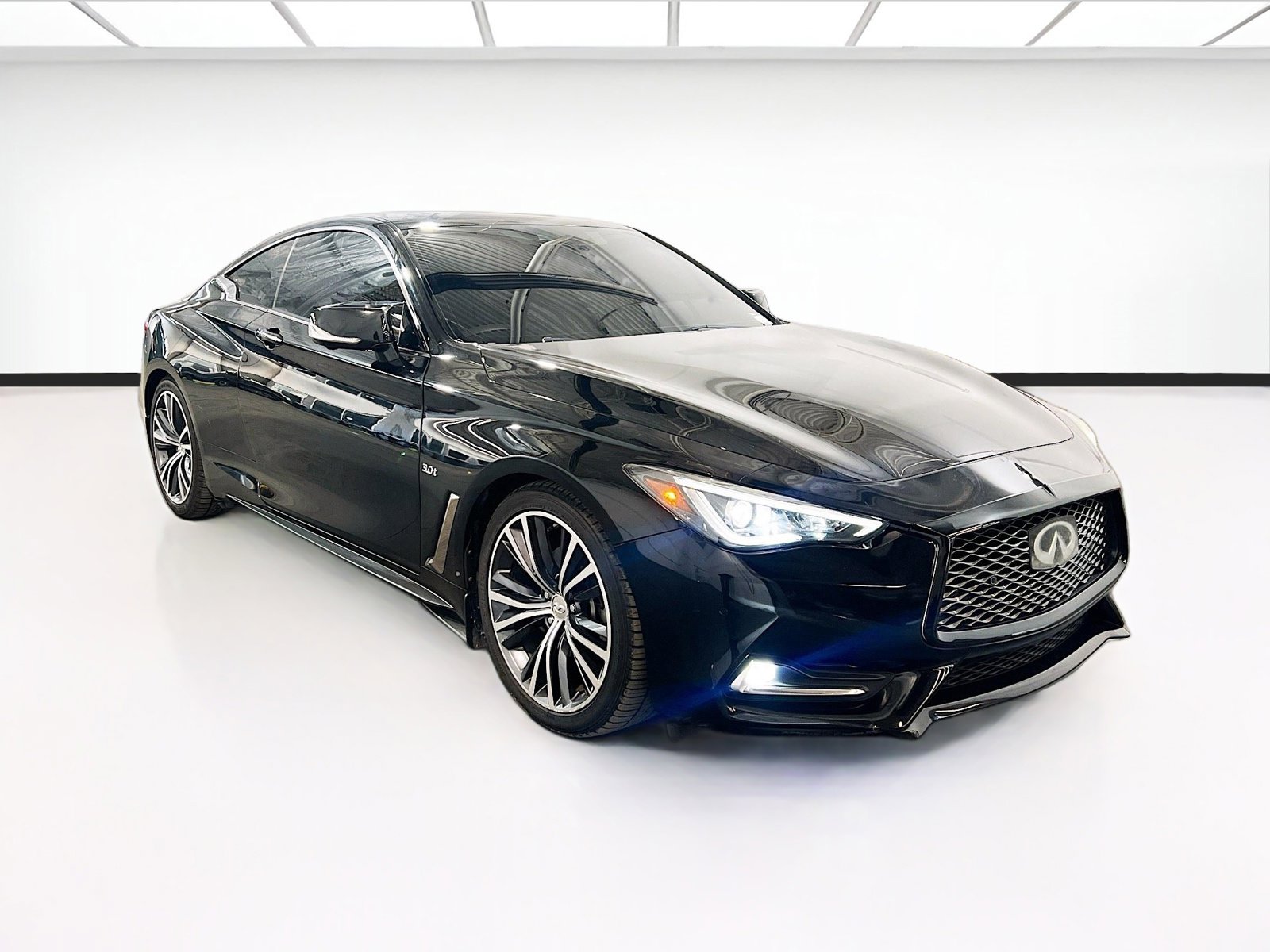 Used 2018 INFINITI Q60 3.0t Luxe w/ Sensory Package 3.0T Luxe RWD image 3