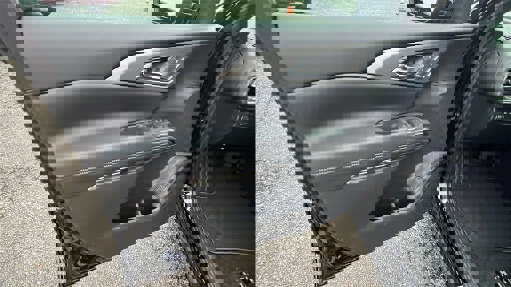 New 2026 Chevrolet Traverse LT image 11