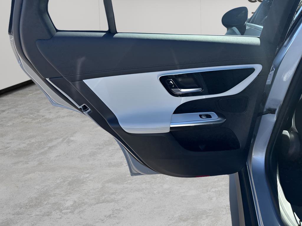 Used 2024 Mercedes-Benz GLC 300 4MATIC w/ AMG Line image 38