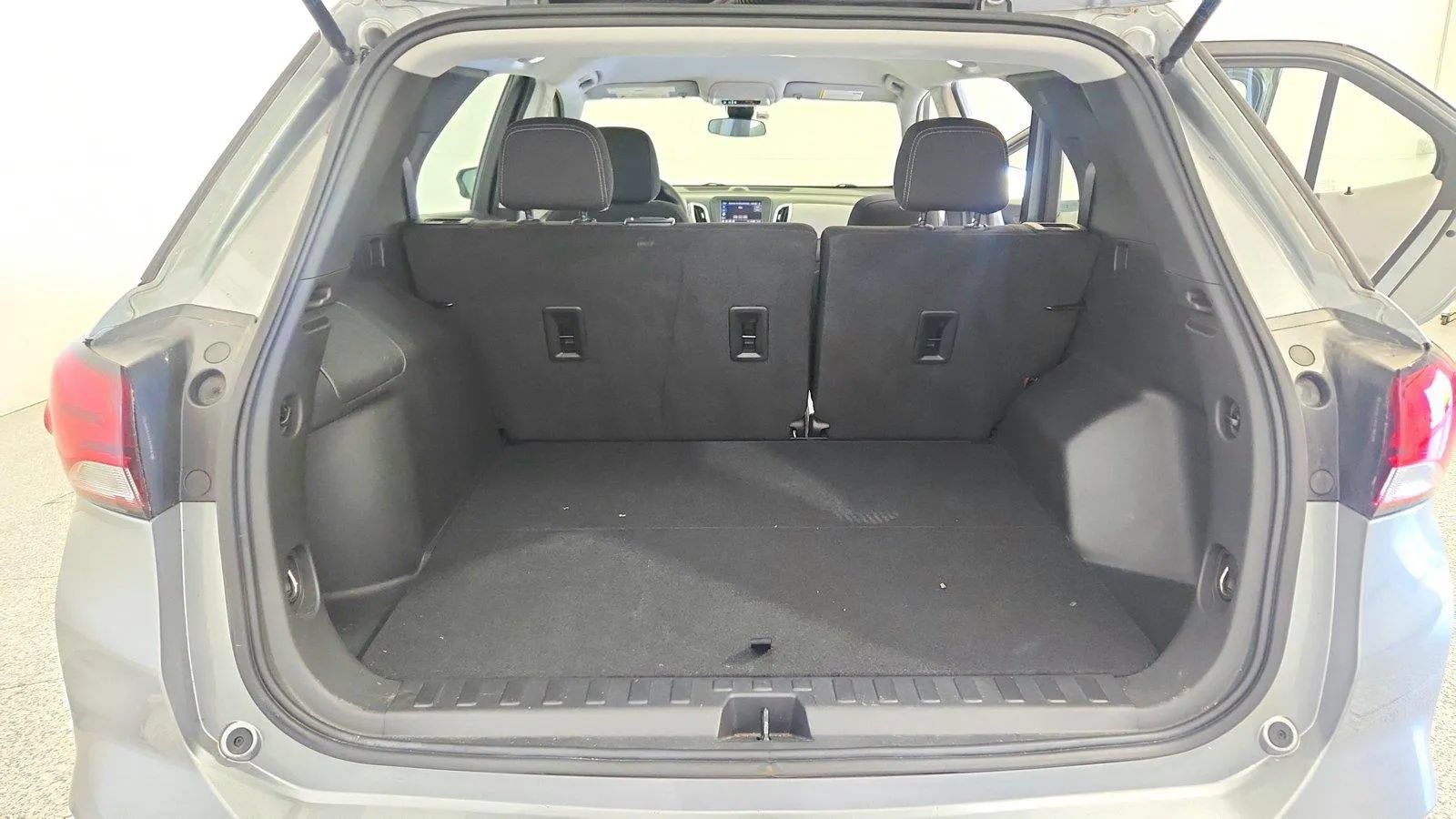 Used 2023 Chevrolet Equinox LS FWD image 35
