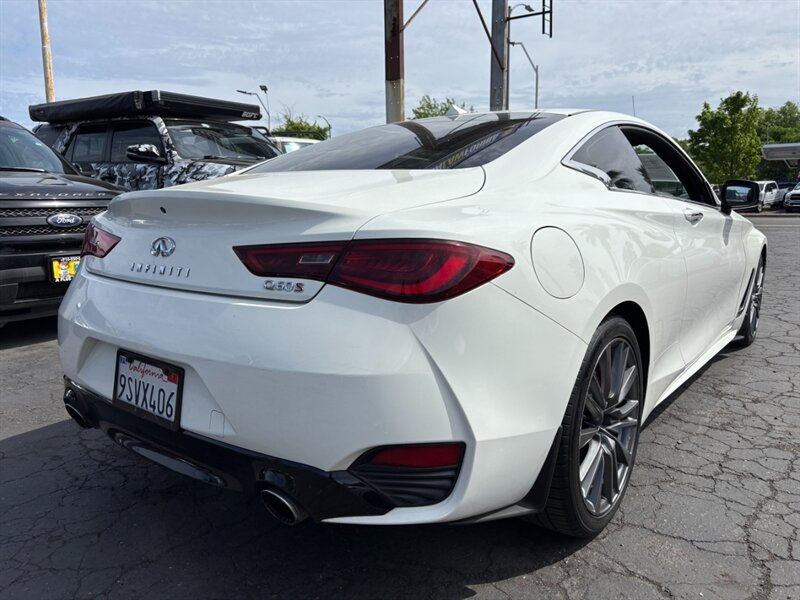Used 2017 INFINITI Q60 Red Sport 400 RWD image 3