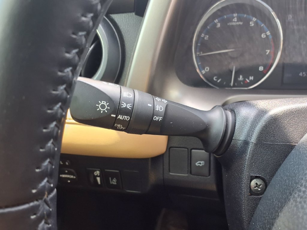 Used 2018 Toyota RAV4 Limited FWD image 18