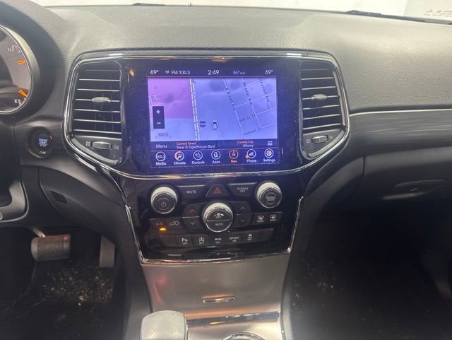 Used 2020 Jeep Grand Cherokee Altitude RWD image 16