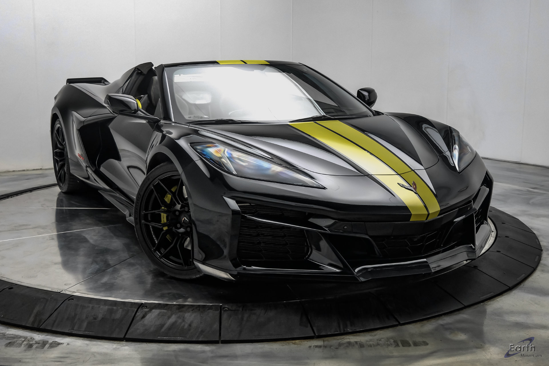 Used 2023 Chevrolet Corvette Z06 w/ Stealth Interior Trim Package RWD image 32