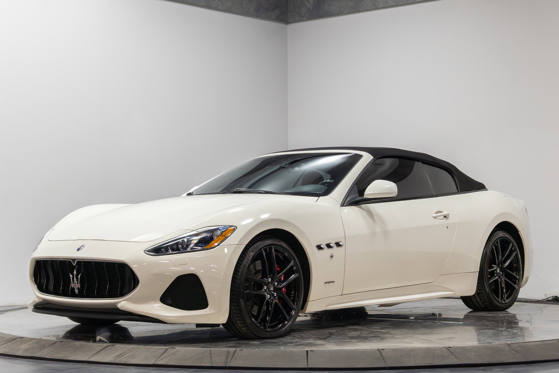 Used 2018 Maserati GranTurismo Sport image 4