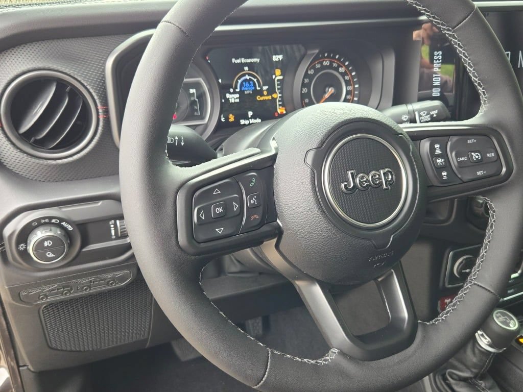 New 2026 Jeep Gladiator Rubicon AWD/4WD image 24