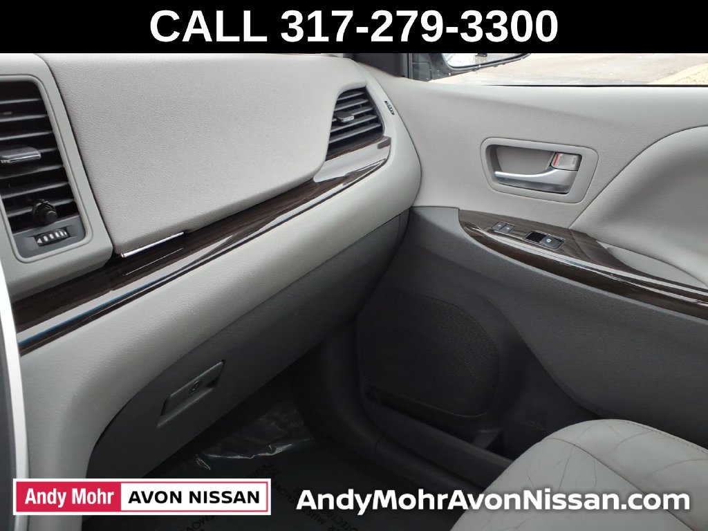 Used 2017 Toyota Sienna XLE Premium FWD image 34