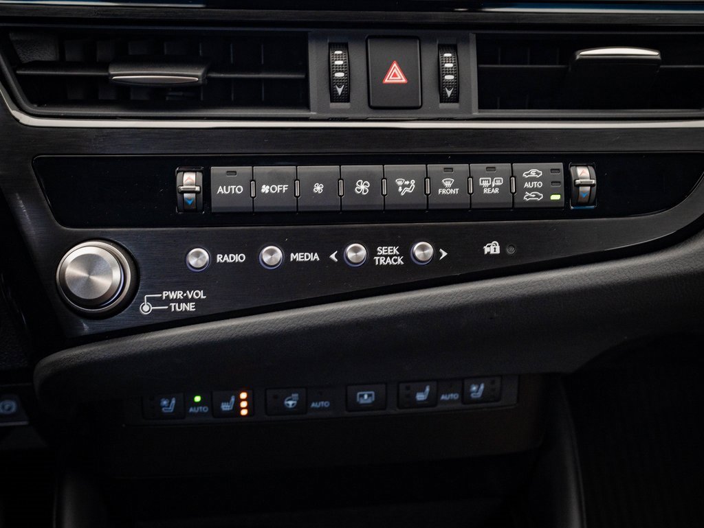 Certified 2025 Lexus ES 300h w/ Luxury Package image 36