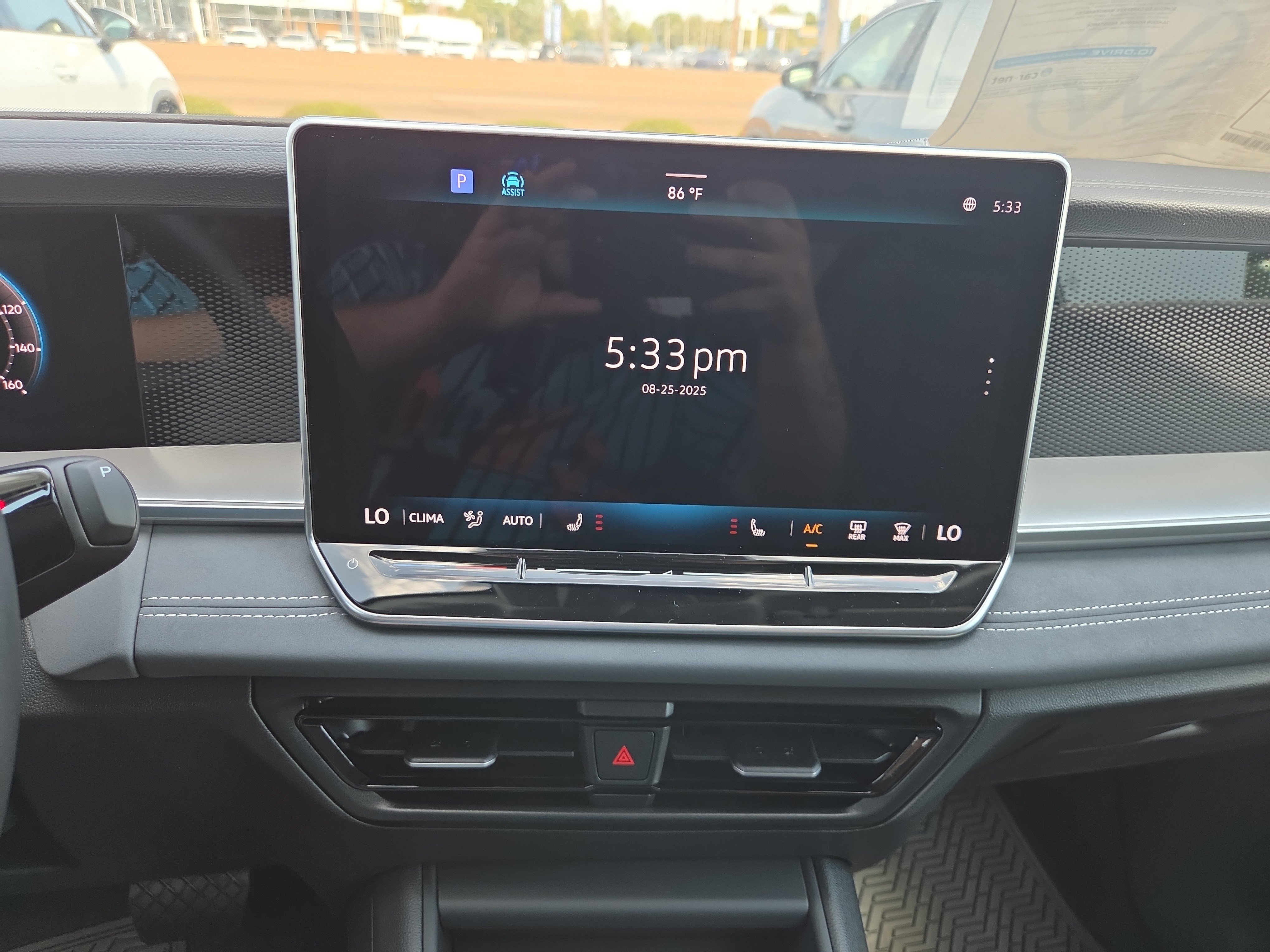 New 2025 Volkswagen Tiguan SE image 10