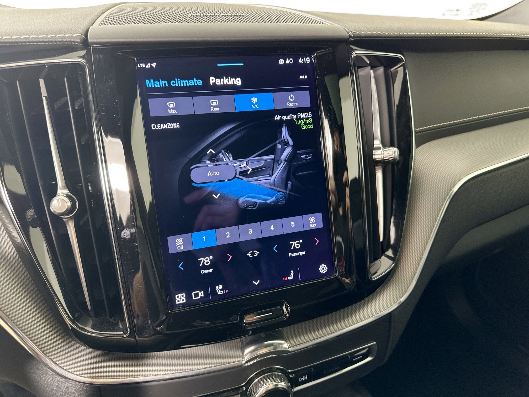 Used 2022 Volvo XC60 T8 R-Design w/ Advanced Package image 24