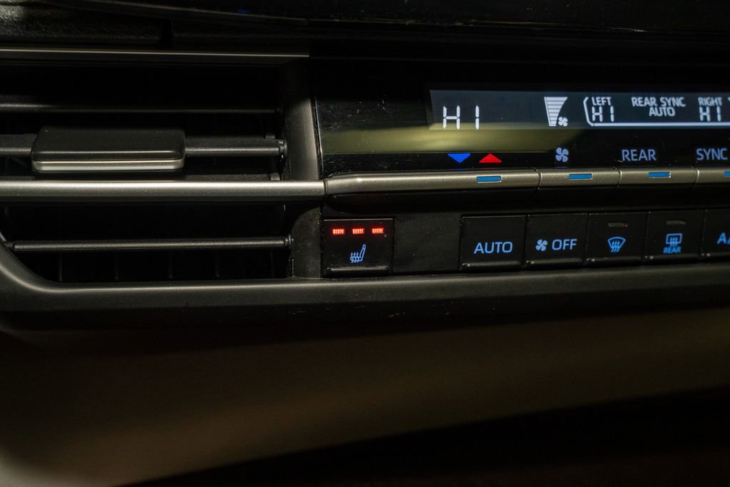 Used 2021 Toyota Sienna XLE image 15