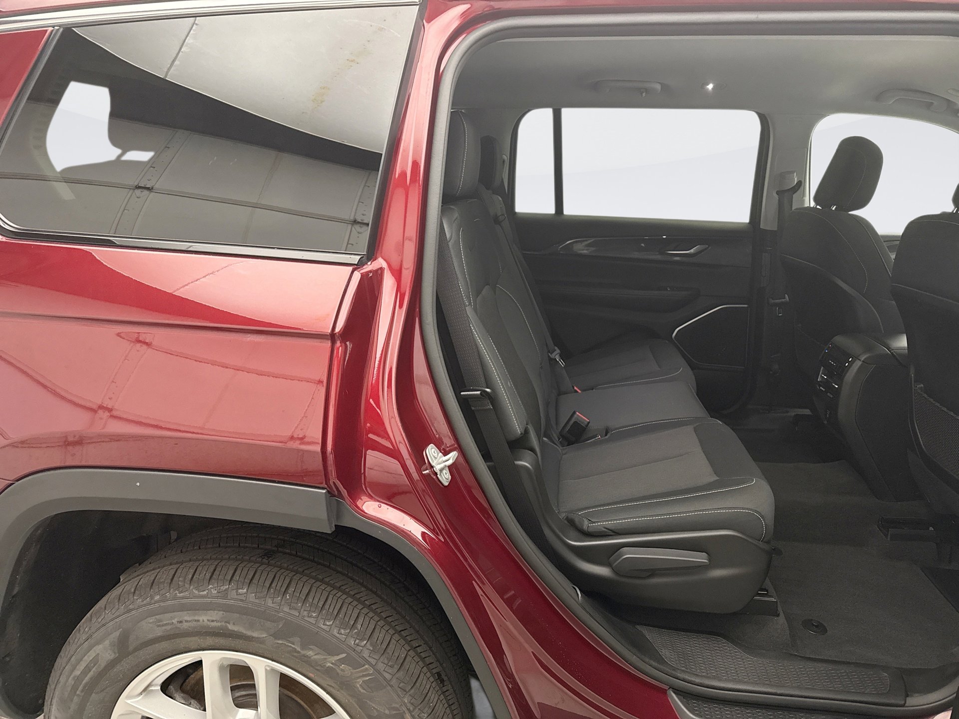 Used 2021 Jeep Grand Cherokee L Laredo w/ Luxury Tech Group I image 18