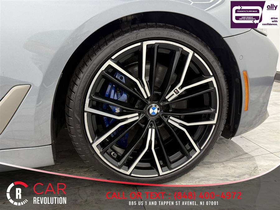 Used 2022 BMW M550i xDrive image 9