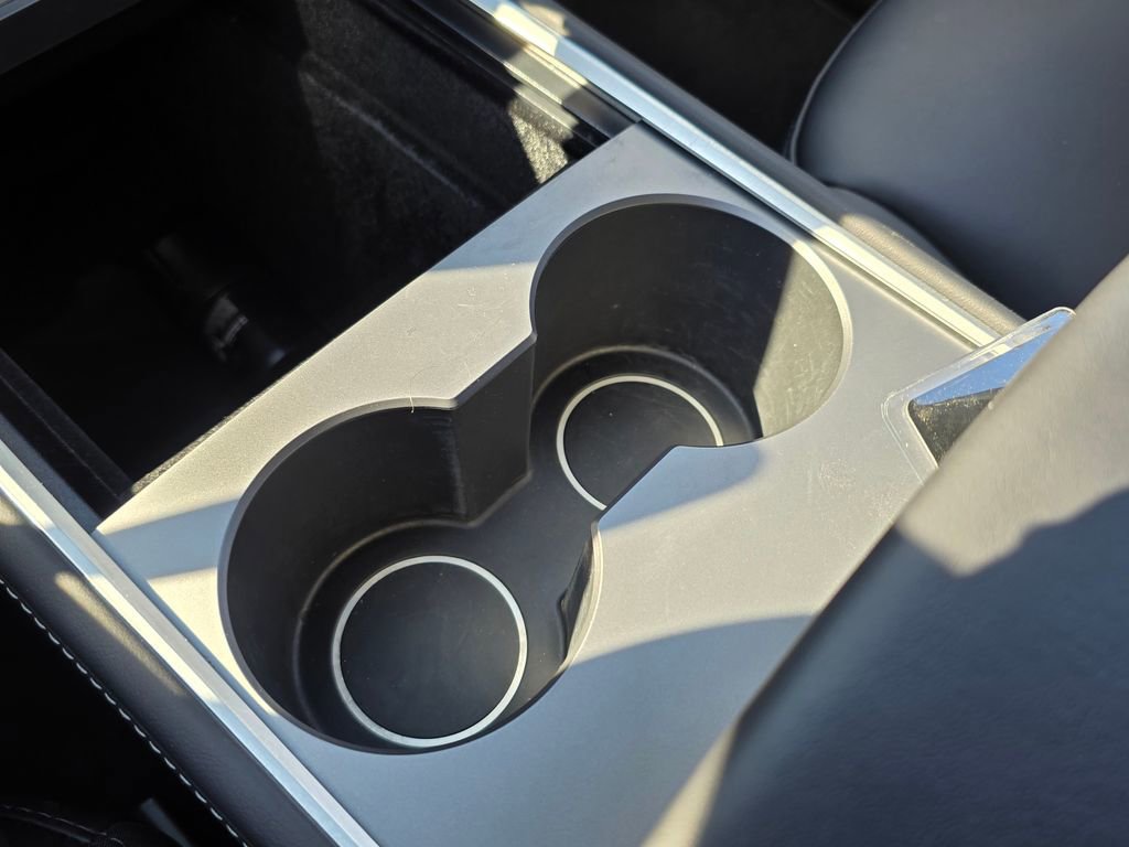 Used 2025 Tesla Model Y Performance image 31