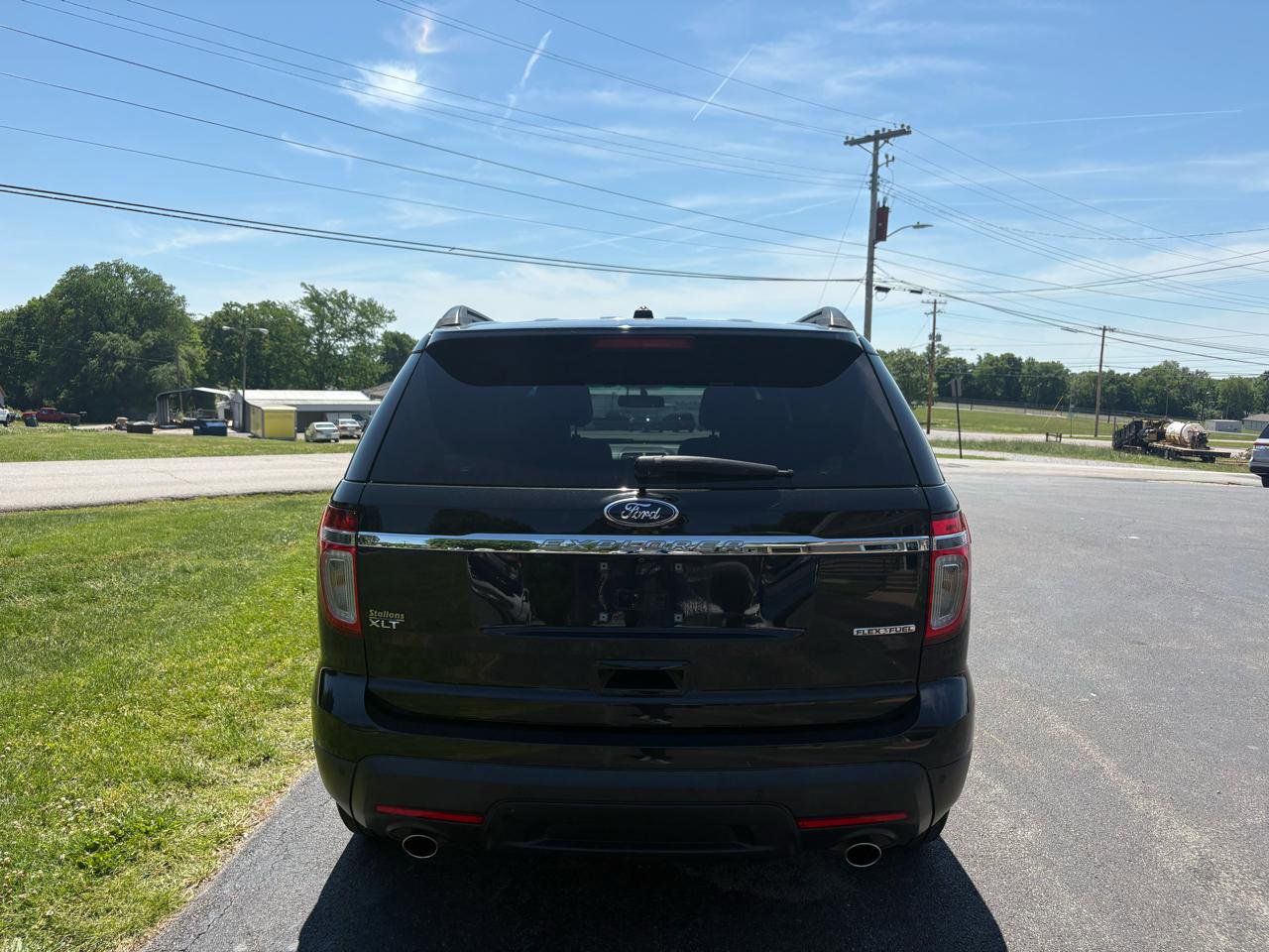 Used 2015 Ford Explorer XLT w/ Equipment Group 202B FWD image 3
