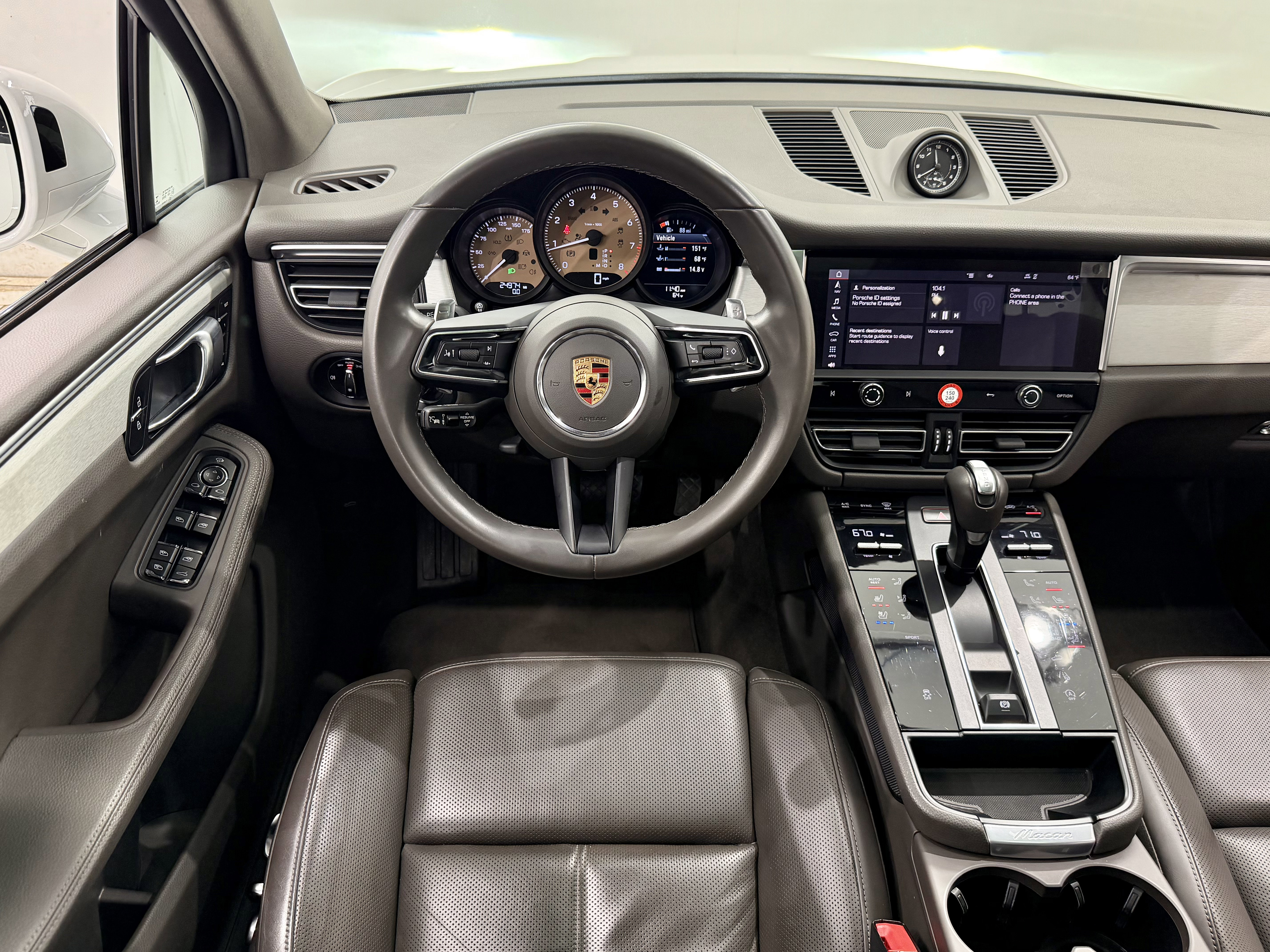 Certified 2023 Porsche Macan image 25