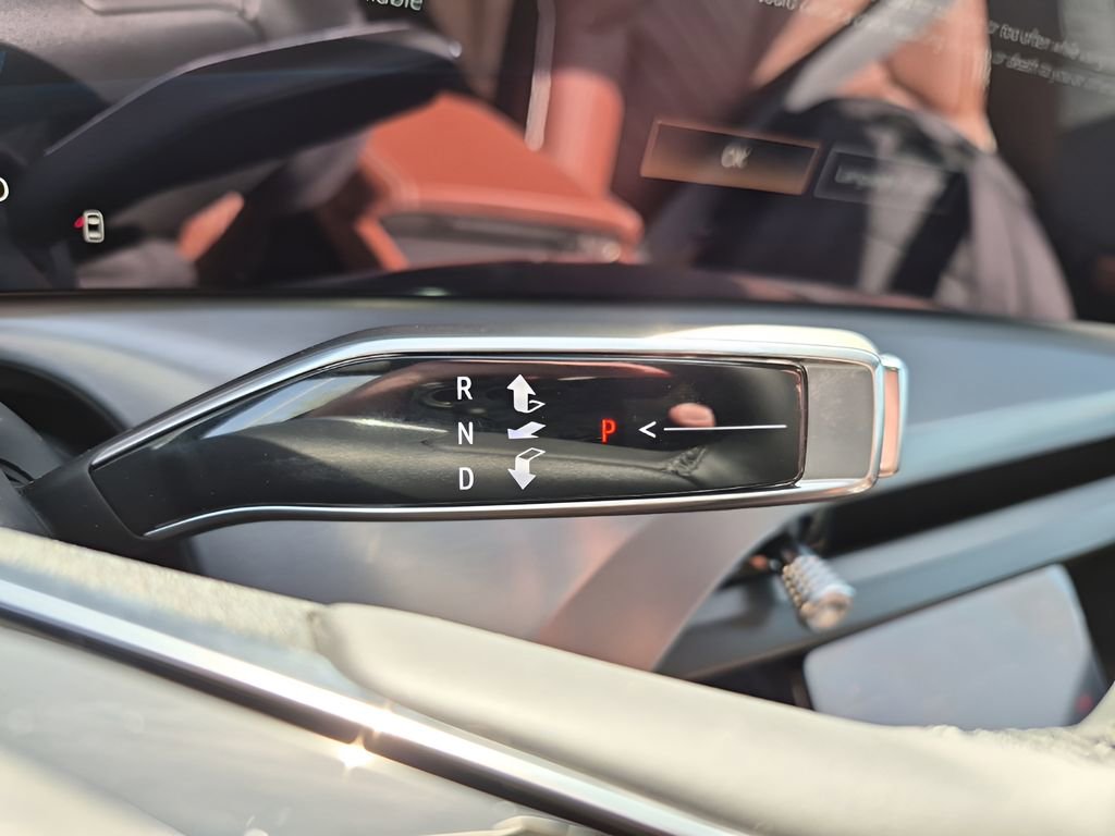 New 2026 Cadillac Vistiq Platinum w/ LPO, Floor Liner Package image 37