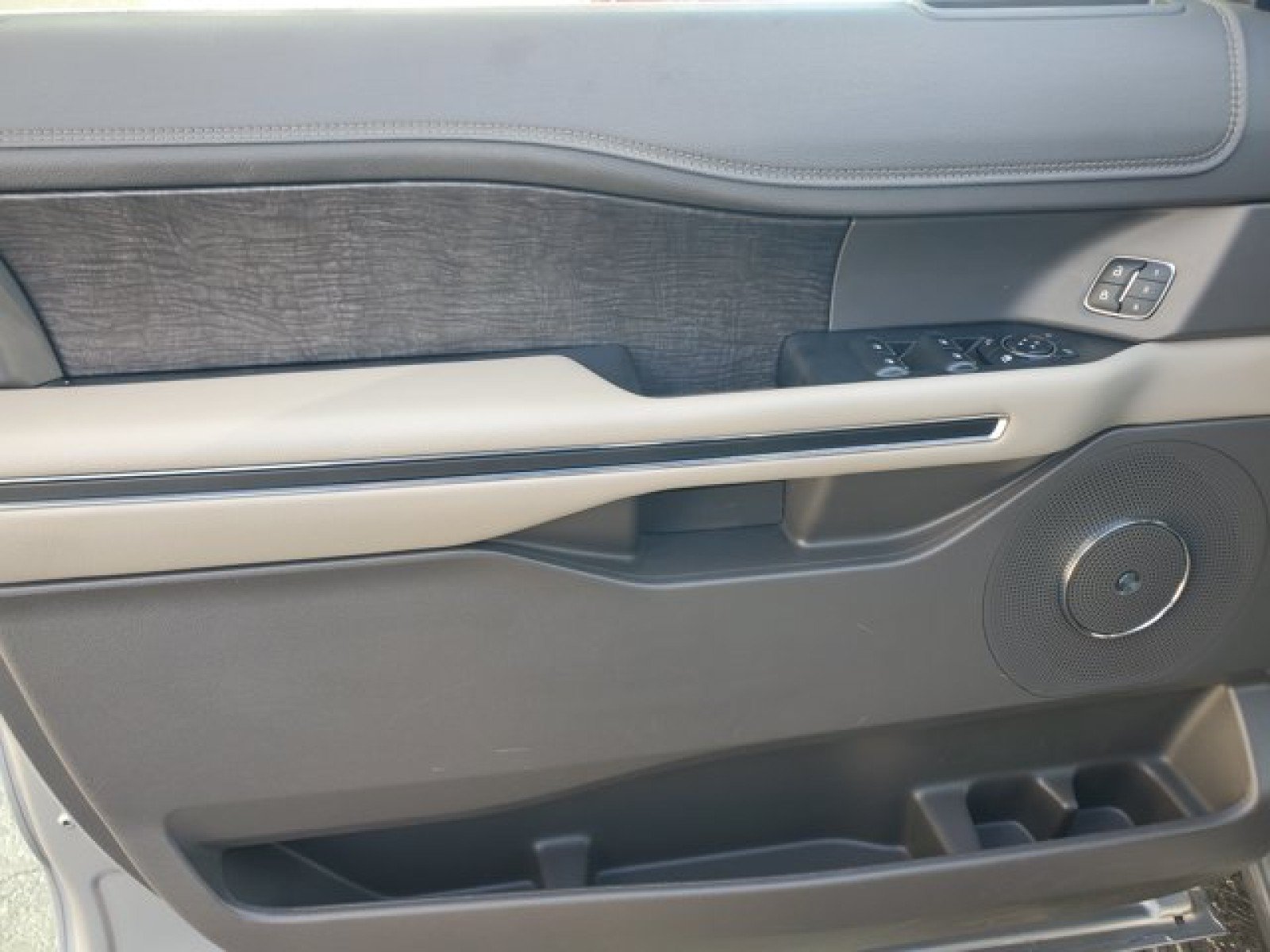 Certified 2021 Ford Expedition Max Limited RWD image 13