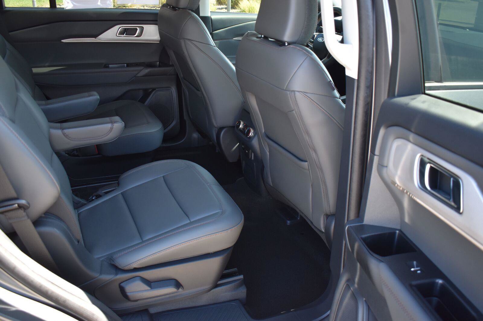 Used 2025 Ford Explorer Active w/ Active Comfort Package AWD/4WD image 15