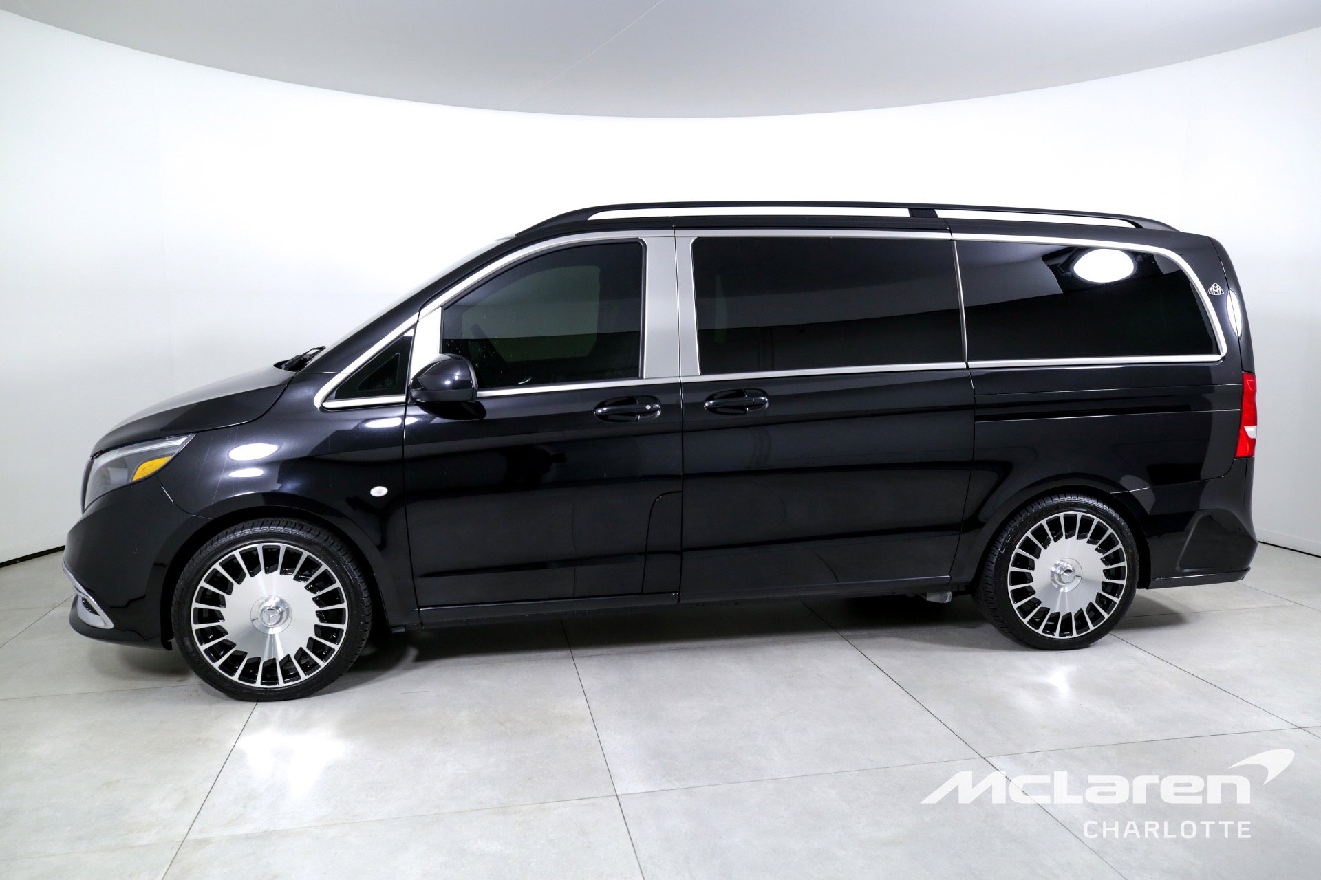 Used 2018 Mercedes-Benz Metris Passenger image 5